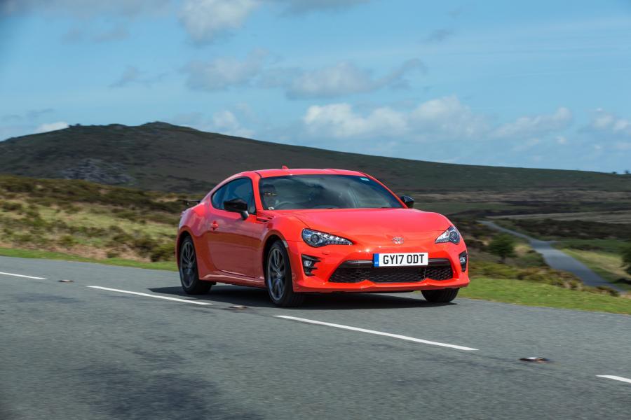  Toyota GT 86 Orange Edition 2017 года  (UK) (фото 12 из 18)